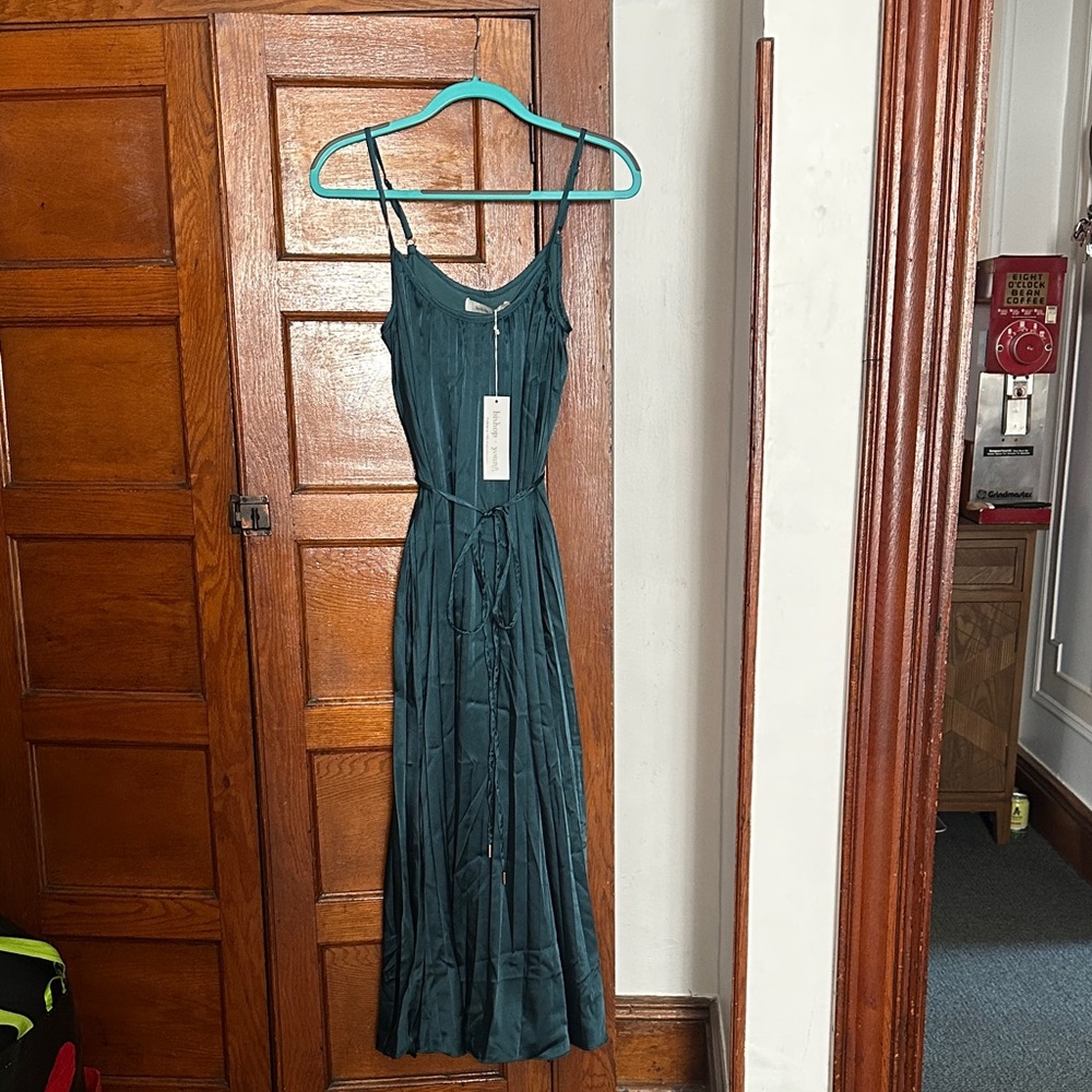Elegant Teal Pleated Midi Dress